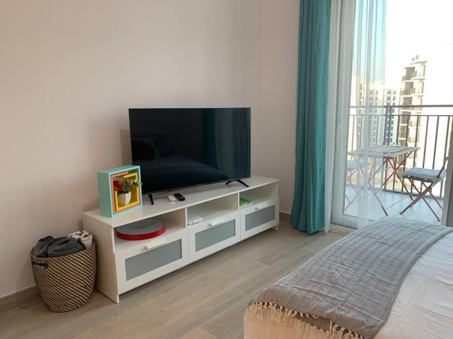 Appartamento We703-entire Cozy Water-front Studio With Kitchen Abu Dhabi